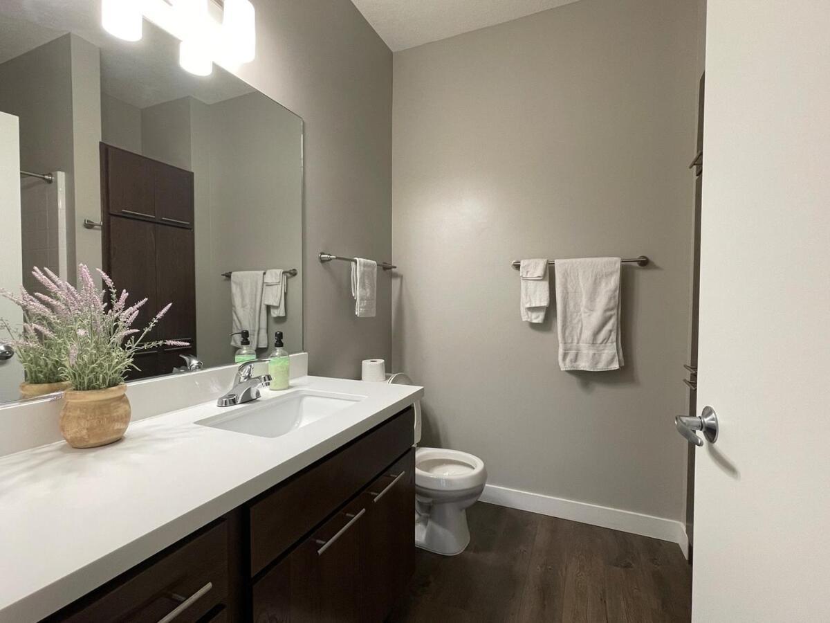 Appartement Large Downtown 2Br -Hot Tub-Downtown! à Des Moines Extérieur photo