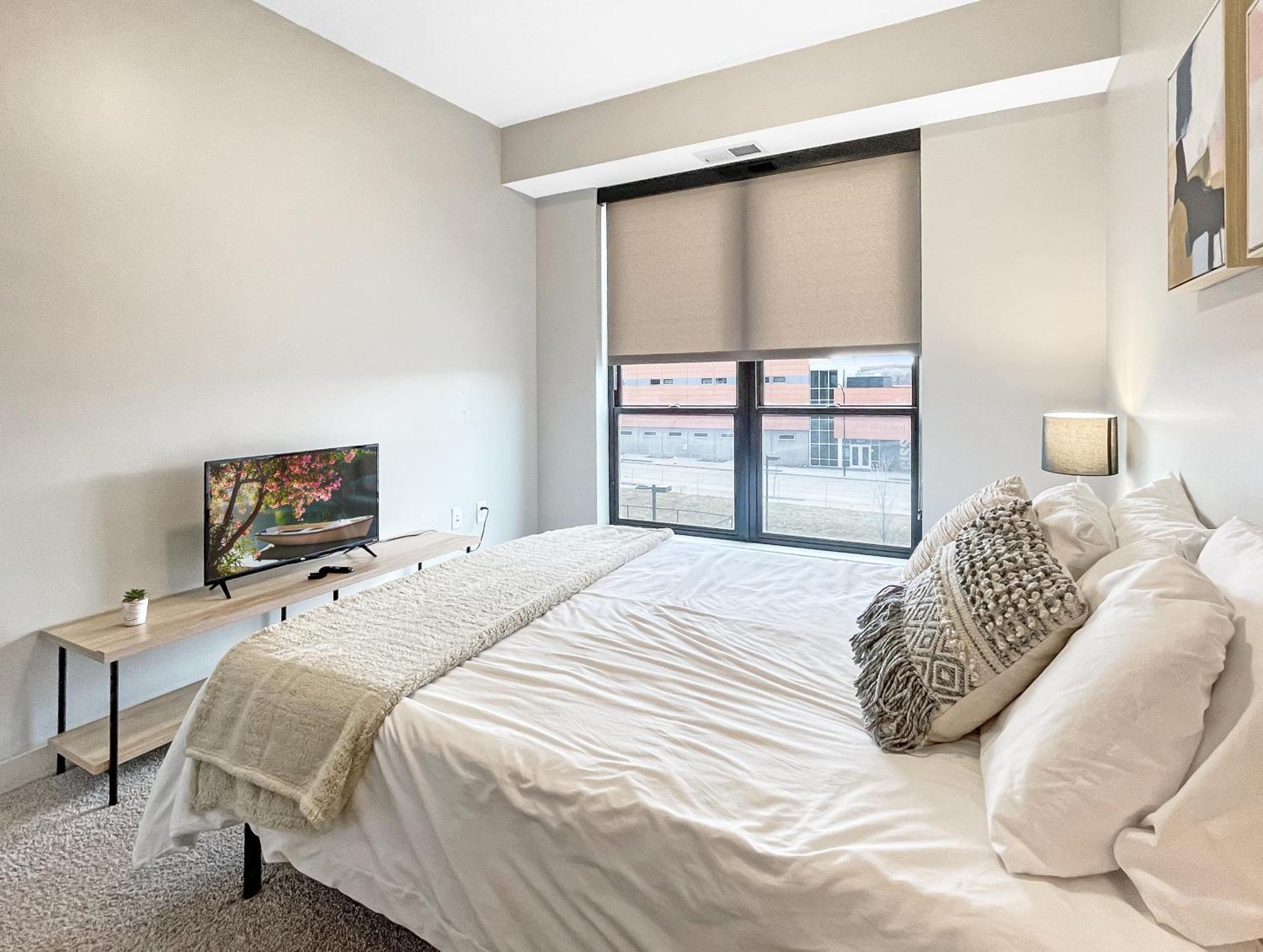 Appartement Large Downtown 2Br -Hot Tub-Downtown! à Des Moines Extérieur photo