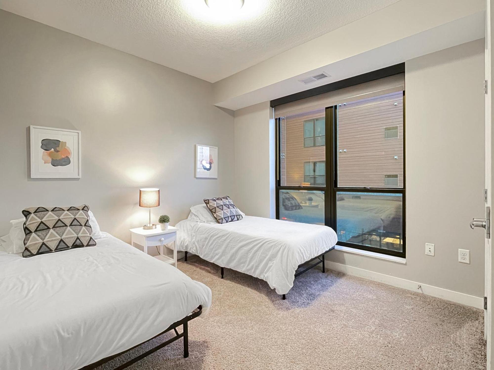 Appartement Large Downtown 2Br -Hot Tub-Downtown! à Des Moines Extérieur photo