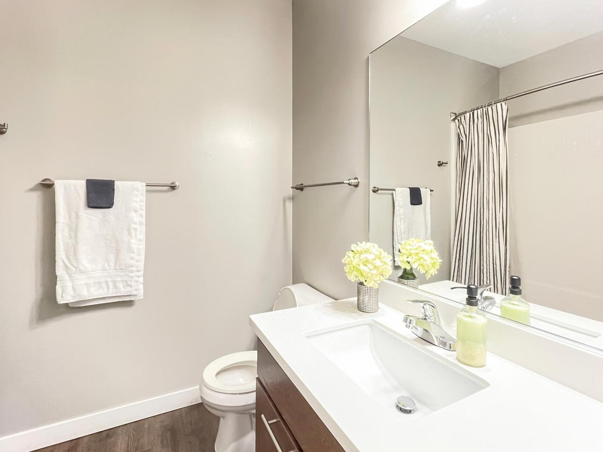 Appartement Large Downtown 2Br -Hot Tub-Downtown! à Des Moines Extérieur photo